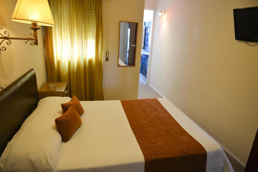 Hotel Los Cedros Salto Bagian luar foto
